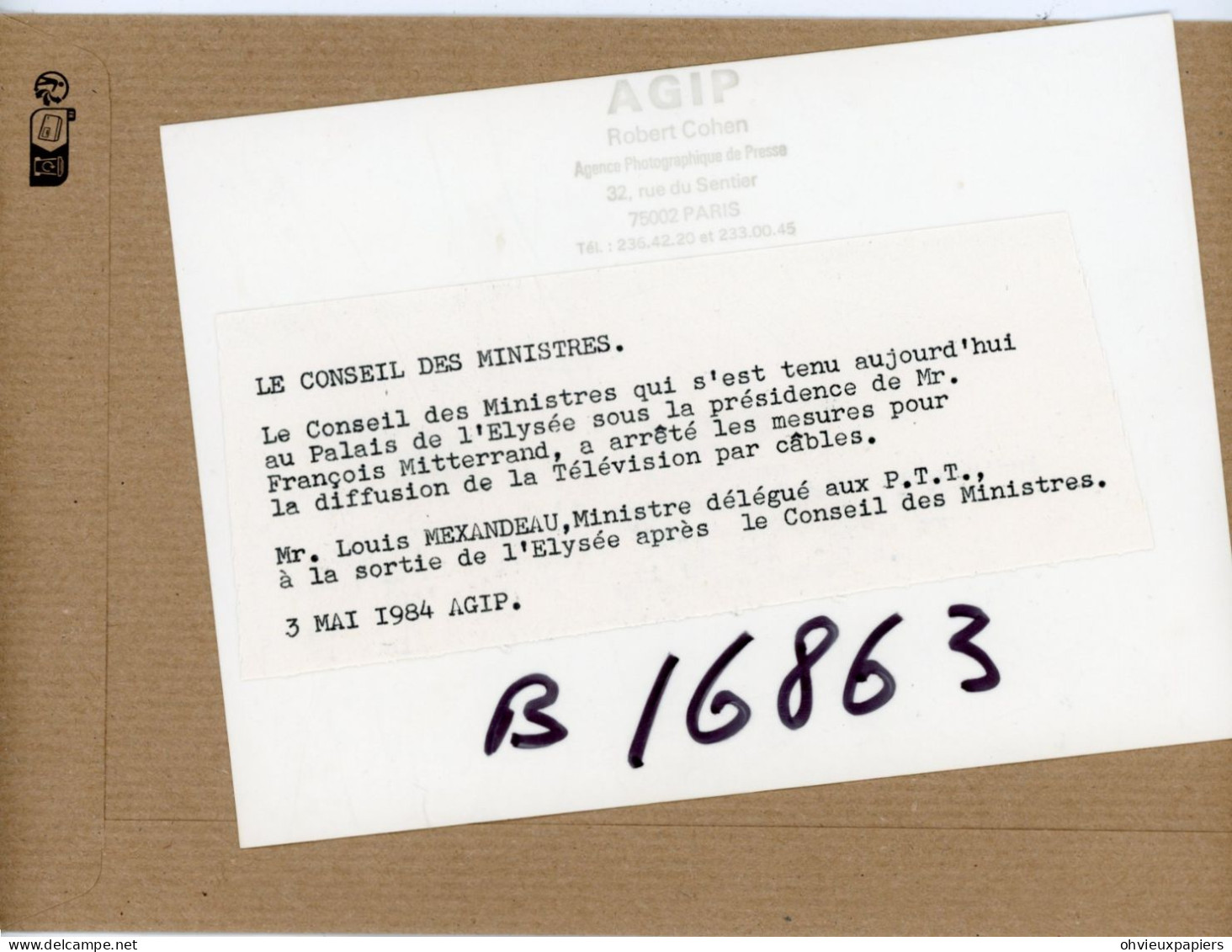 Politique  FRANCE -   2 Photos LOUIS MEXANDEAU   Homme Politique  , Ministre Délégué Aux  P.T.T  En 1984 - Personnes Identifiées