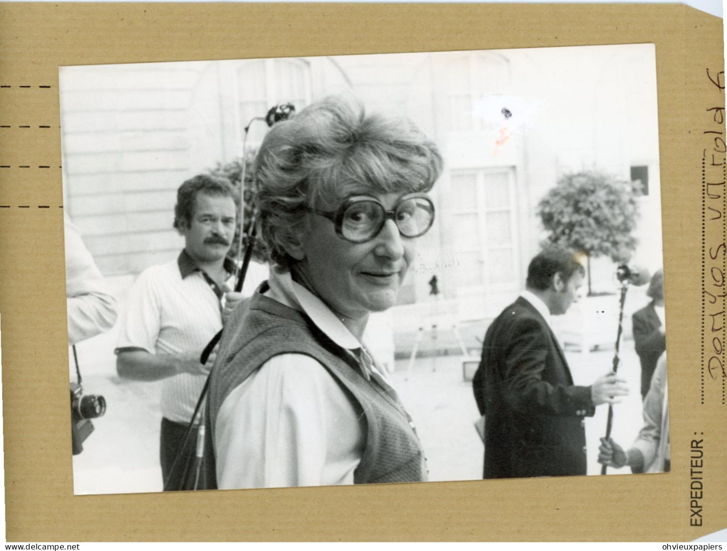 politique  FRANCE -  7 photos YVETTE ROUDY  femme politique  , ministre des droits de la femme defend l'IVG  en 1982