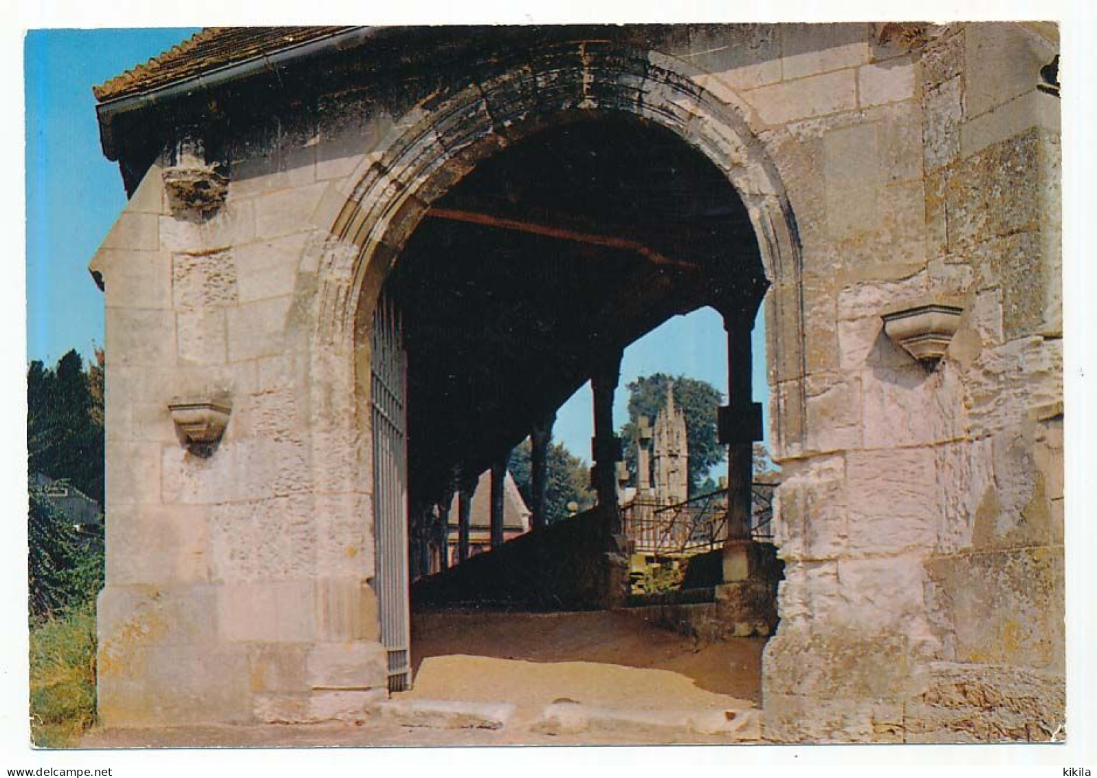 CPSM / CPM 10.5 X 15  Seine Maritime MONTIVILLIERS  Le Cloître De Brisgaret (XVI° S.) Son Porche - Montivilliers