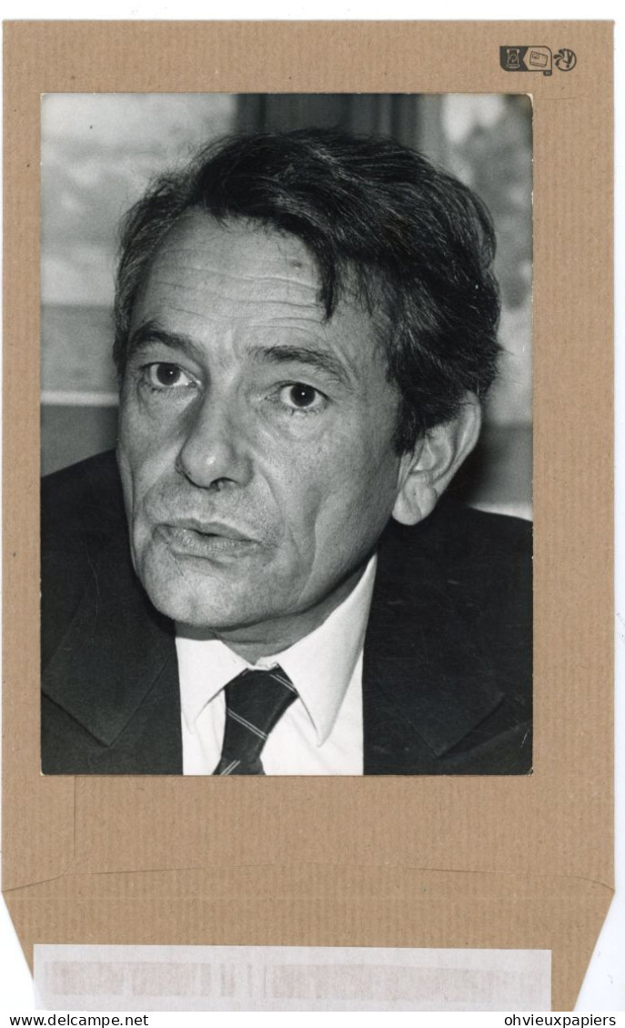 politique  FRANCE - 4 photos   MICHEL  CREPEAU  homme politique MRG   , ministre , maire de LA ROCHELLE   de 1971 à 1999