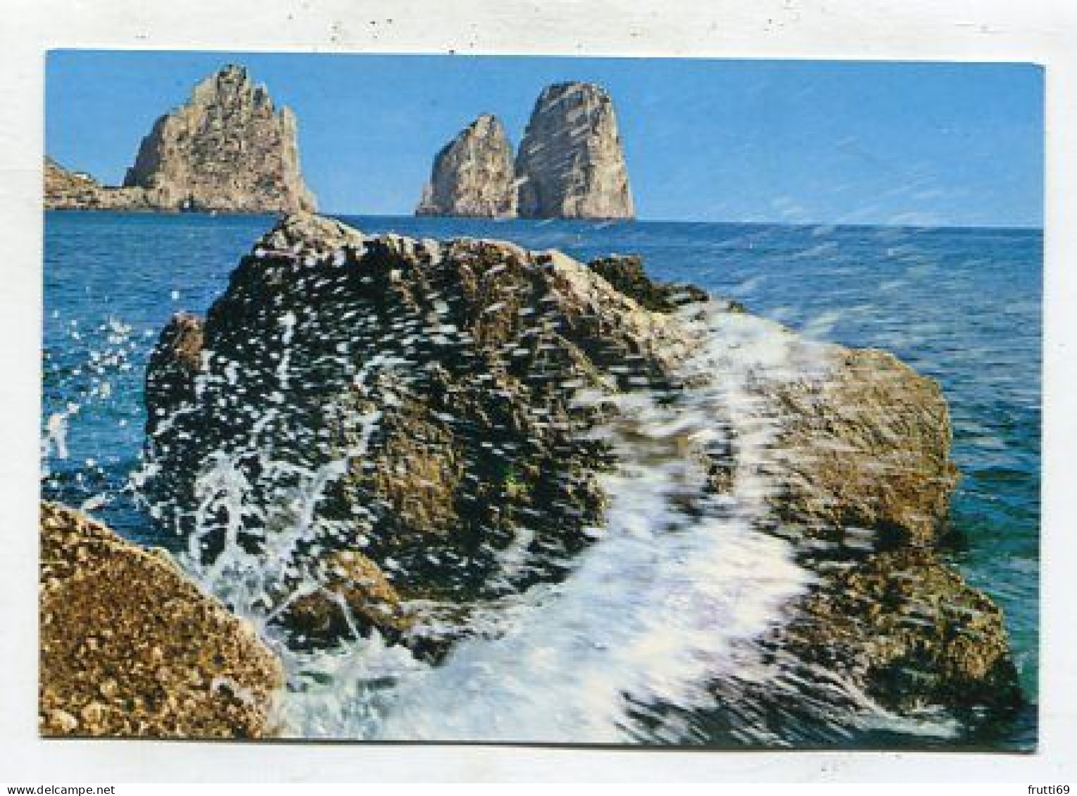 AK 214055 ITALY - Capri - Faraglioni E Mareggiata - Autres & Non Classés