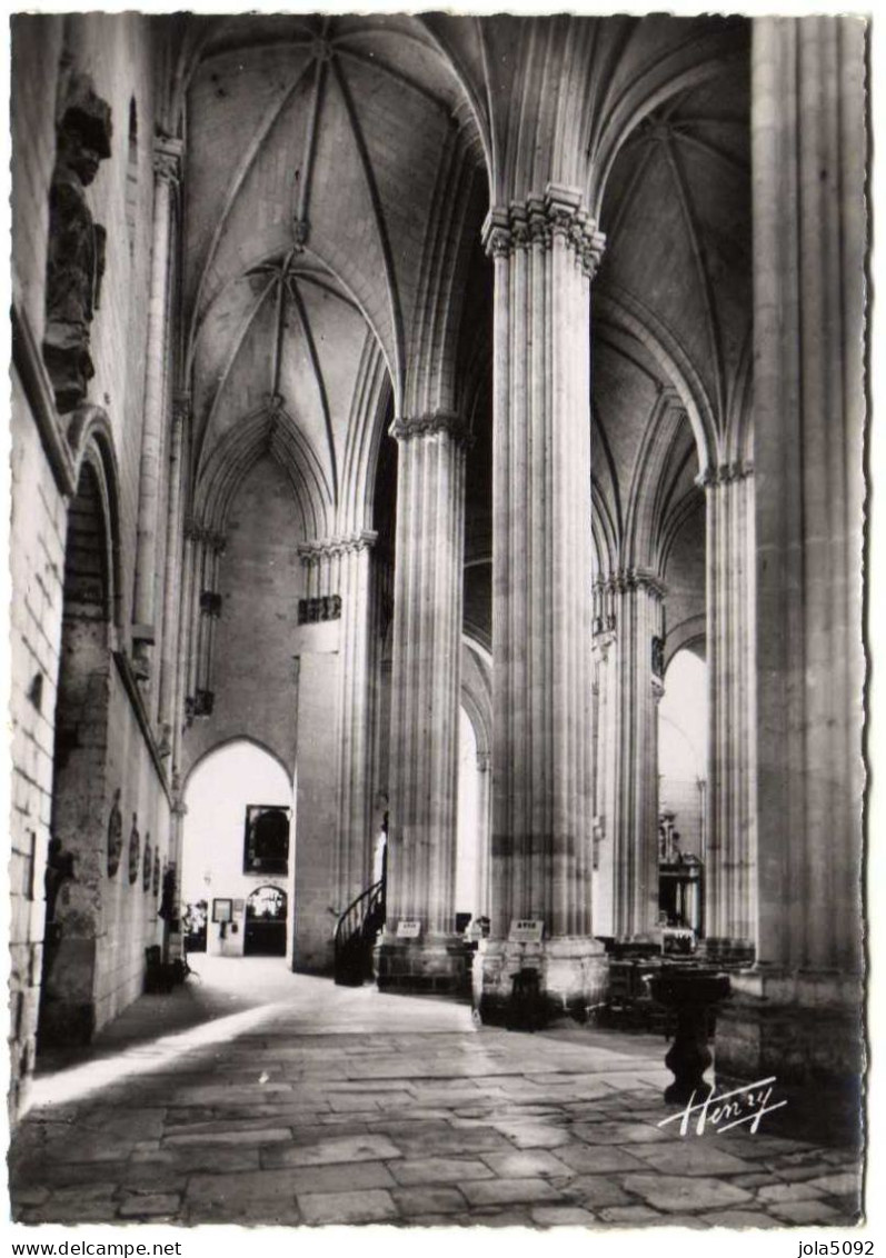 37 - CANDES - Intérieur De L'Eglise - Bas Côté - Autres & Non Classés