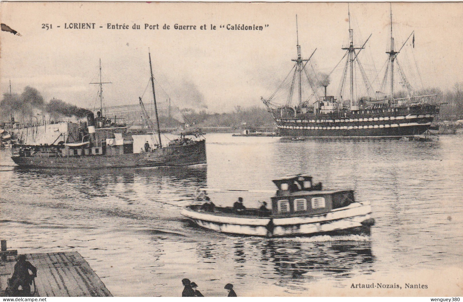 56 LORIENT GROIX   Entrée Du Port De Guerre Et Le "Calédonien";"Le Port-Tudy"en Partance Pour Groix  1915 SUP PLAN  RARE - Lorient