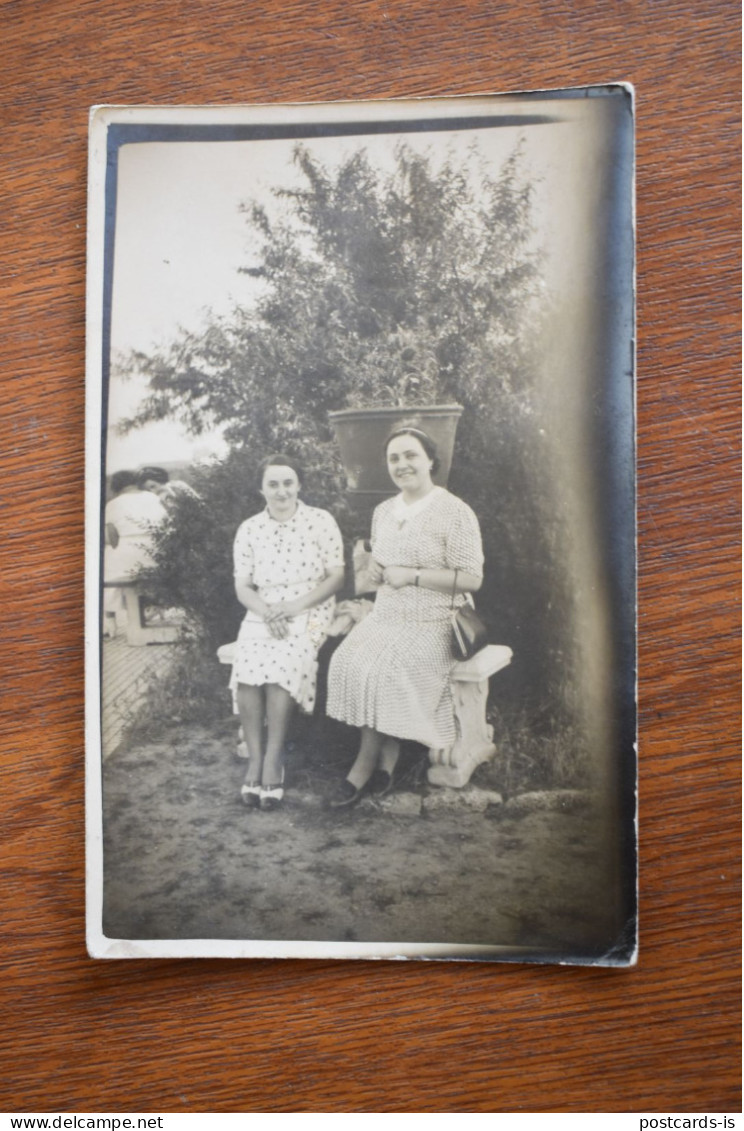 F2000 Photo Romania Two Women - Photographie