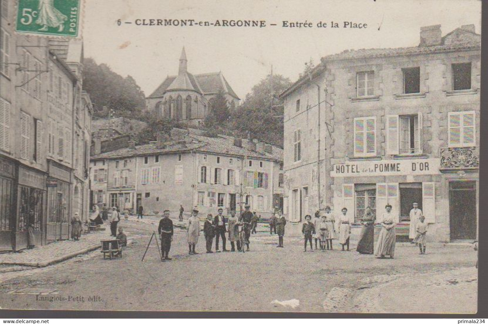 51 -CLERMONT EN ARGONNE - ENTREE DE LA PLACE - Clermont En Argonne