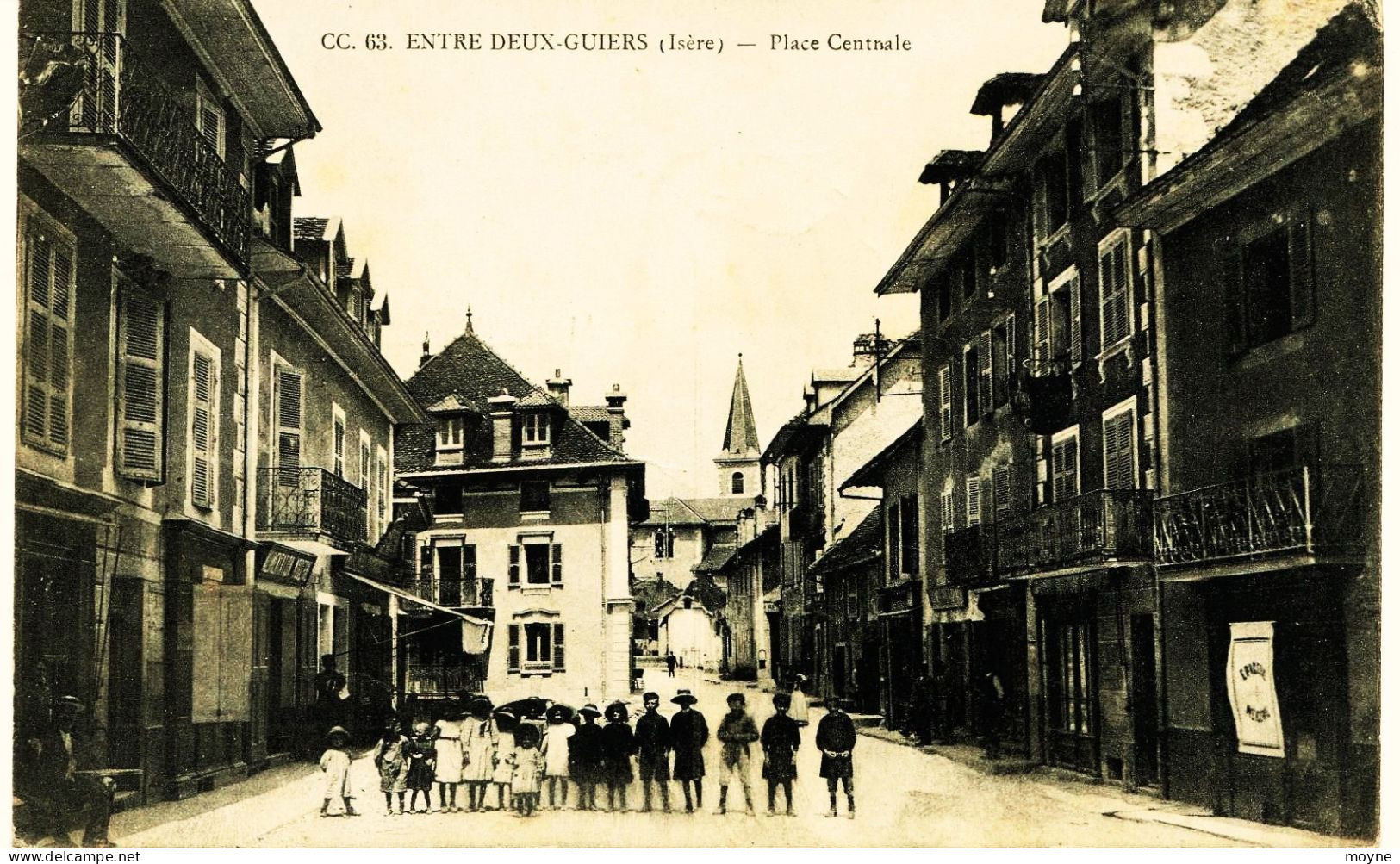 3490 -  Isére - ENTRE DEUX GUIERS  :   Place Centrale  Animée       - Circulée En 1916 - Other & Unclassified