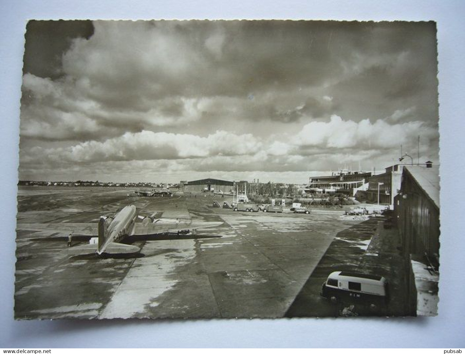 Avion / Airplane / BMA - BRITISH MIDDLAND AIRWAYS / Douglas DC-3 / Seen At Hamburg Airport - 1946-....: Modern Era