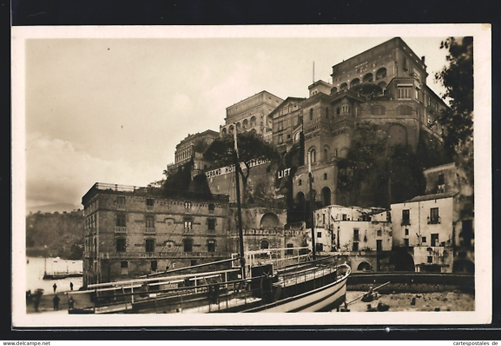 Cartolina Sorrento, Marina Piccola E Grand Hotel Vittoria  - Autres & Non Classés