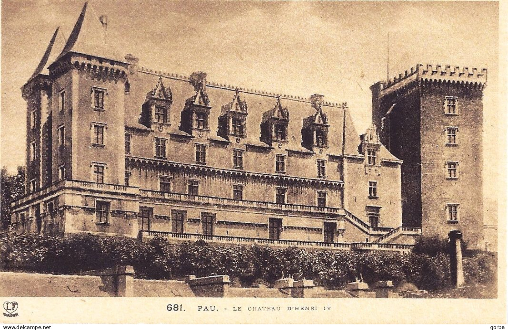 *Lot de 24 CPA  - 64 - PAU - le château Henri IV (Possibilité de vente au détail 4.50€ la carte)