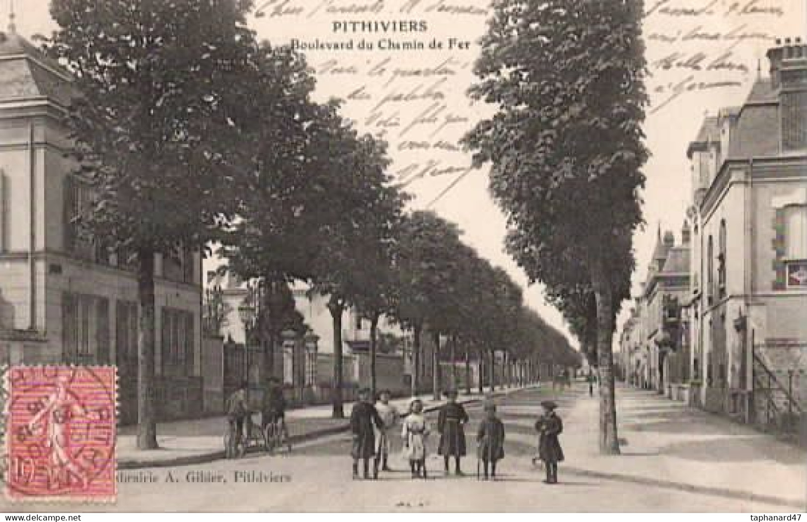 . 45 . PITHIVIERS . Boulevard Du Chemin De Fer . Petite Animation . - Pithiviers