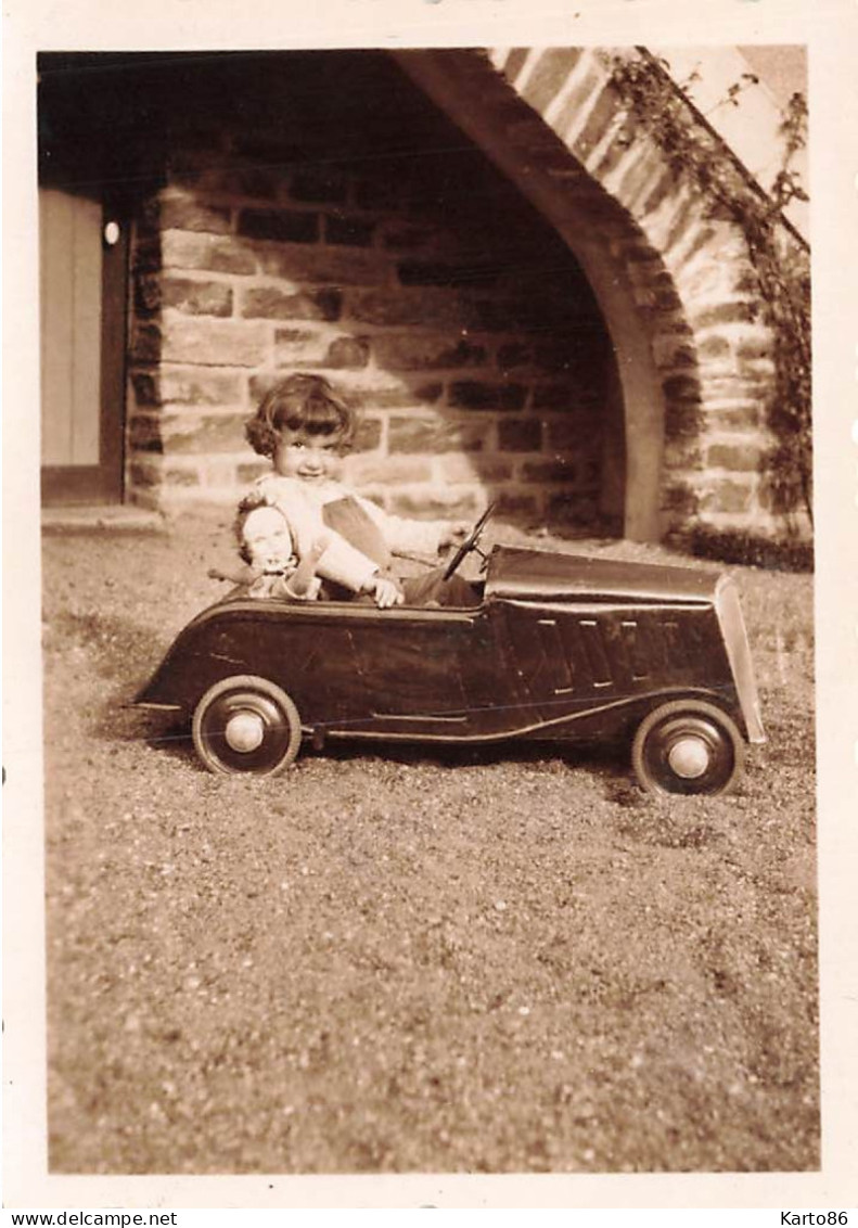 Voiture à Pédales * Marque ? * Jeu Jouet Enfant Jeux Jouets Enfants Automobile Auto * Photo Ancienne 8.8x6.2cm - Jeux Et Jouets