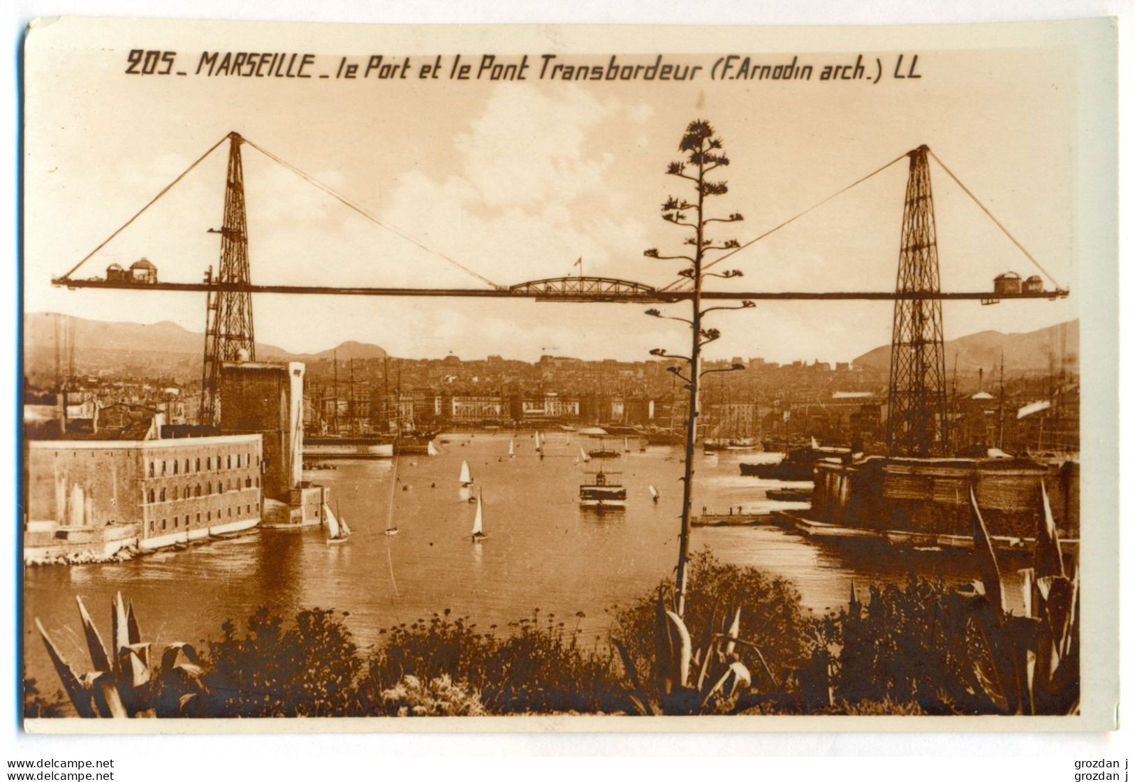 SPRING-CLEANING LOT (5 POSTCARDS), Marseille, France