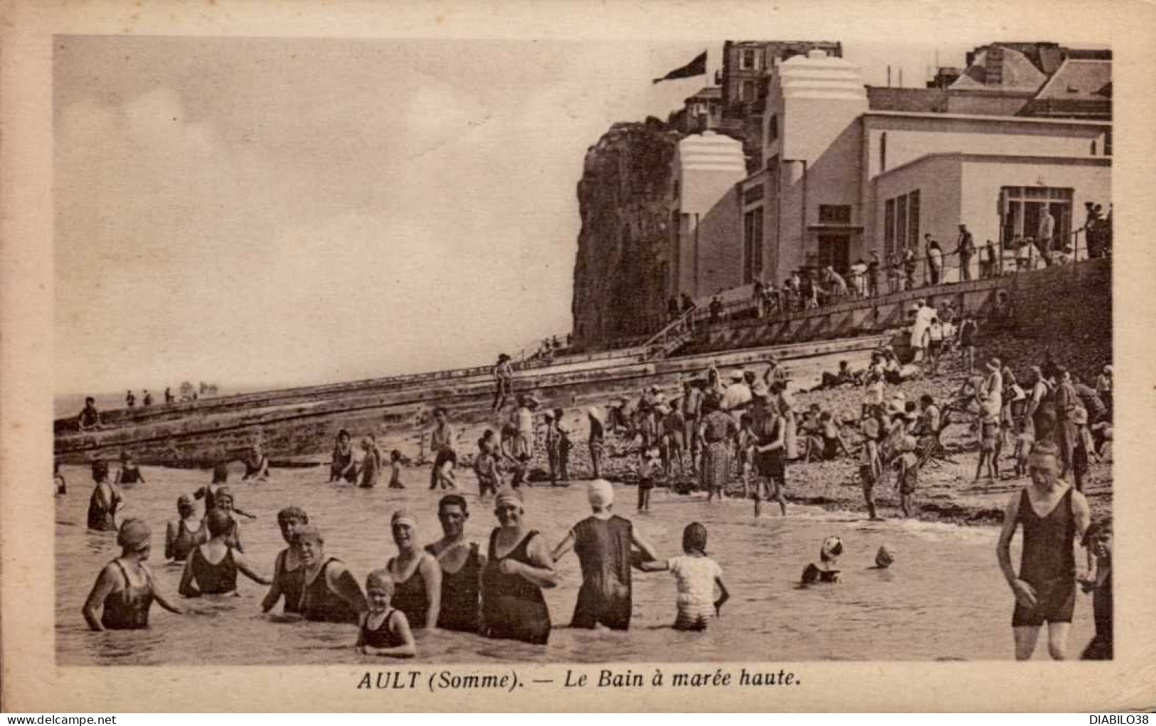 AULT       ( SOMME )     LE BAIN  A MAREE HAUTE - Ault