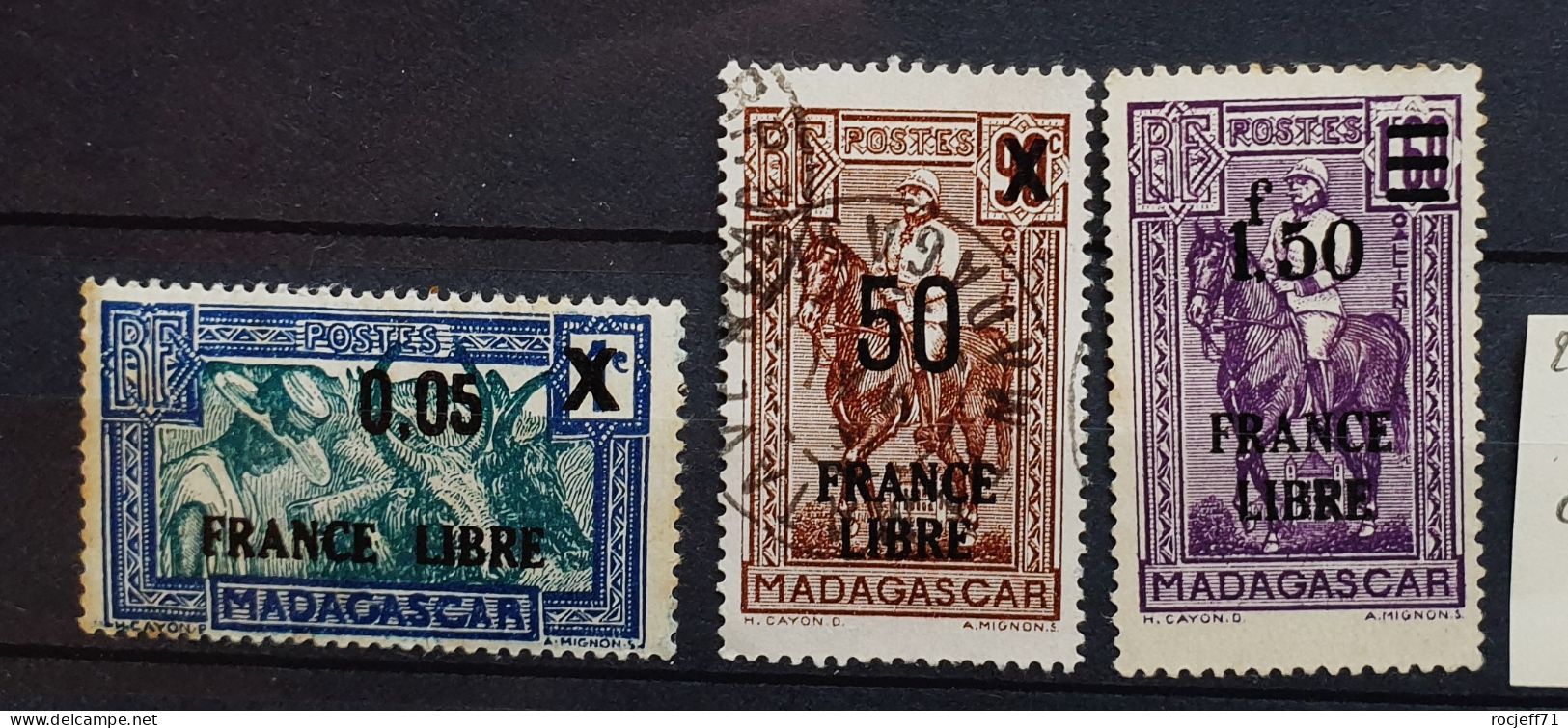 04 - 24 -  Madagascar N° 240 - 259 Et 261 (*) - France Libre - Usati