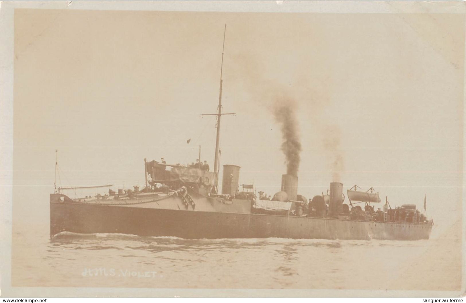 CPA / MARINE DE GUERRE / CARTE PHOTO / CUIRASSE H.M.S. VIOLET/ AU VERSO Cliché E.POUTEAU - Oorlog