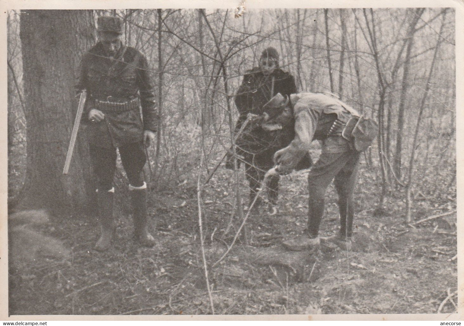 Chasseurs Prélevant Leur Gibier ( 12,5 X8,5 ) - Personnes Anonymes