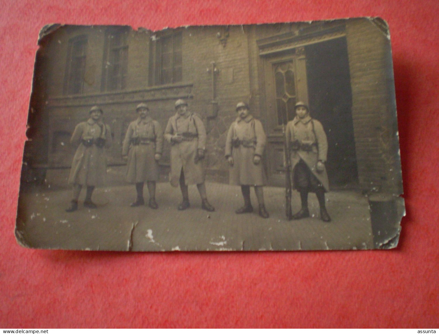 Carte Photo: Militaires Casque Adrian, 1 Planton Baïonnette Au Canon; Voir état - Personajes