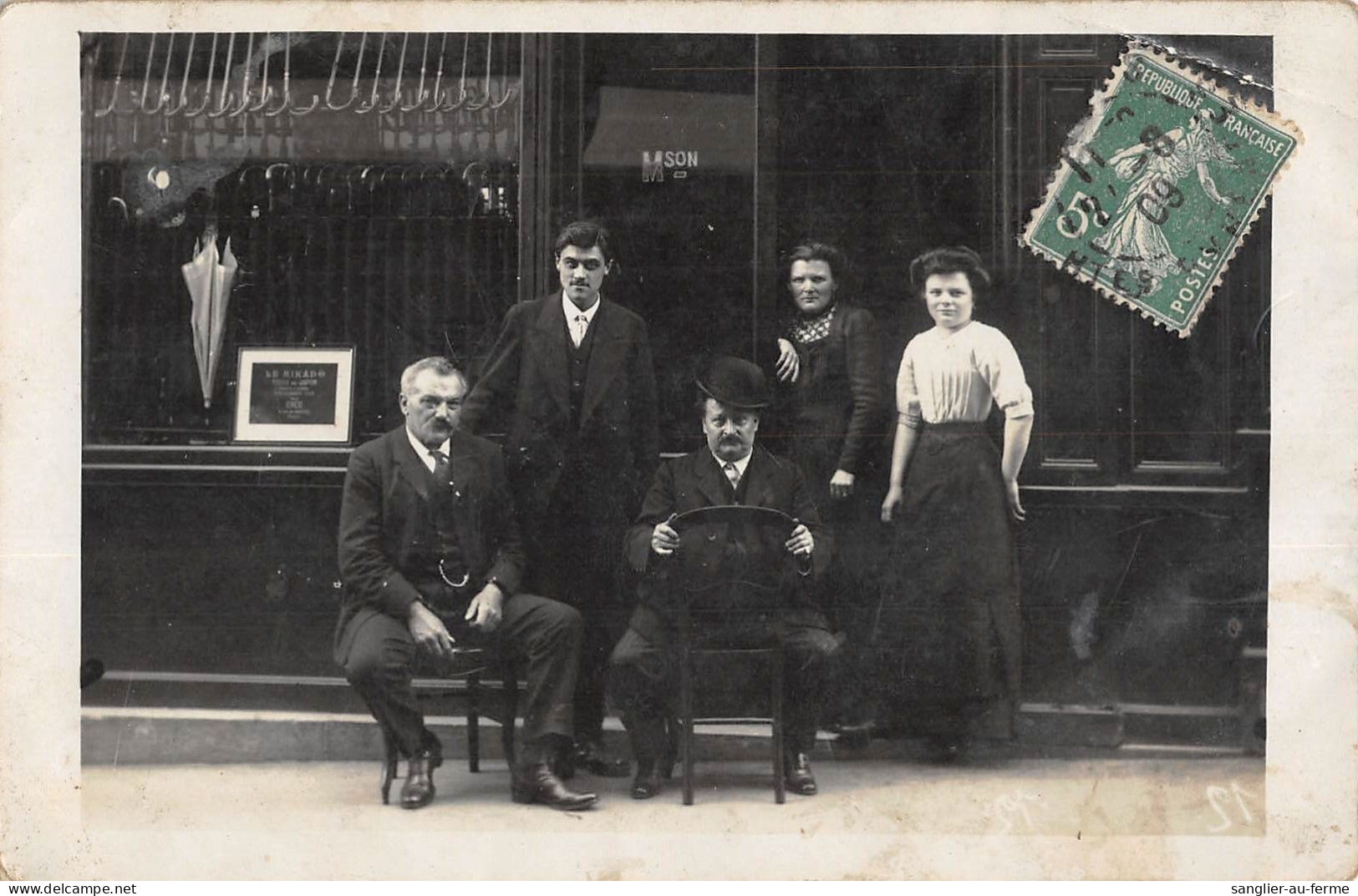 CPA / COMMERCE / DEVANTURE DE MAGASIN / MARCHAND DE PARAPLUIE / Lire Verso - Negozi