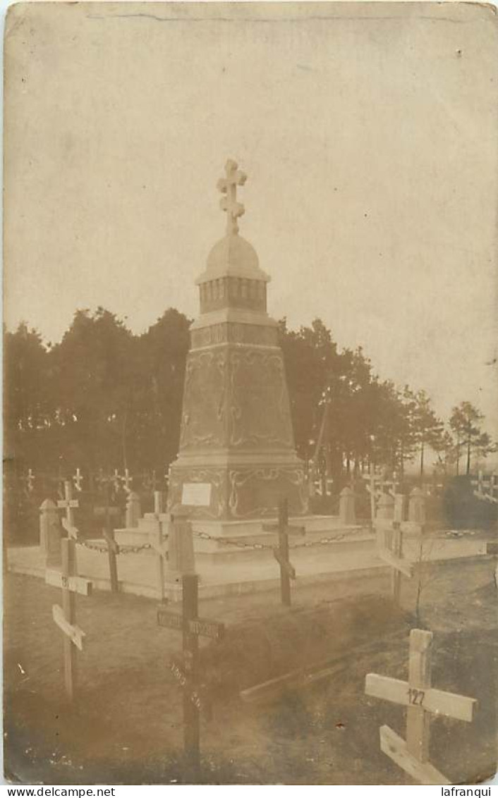 Themes Div-ref VV539- Carte Photo Non Située -guerre 1914-18- Monument Aux Morts -tombes - Cimetiere - - Weltkrieg 1914-18