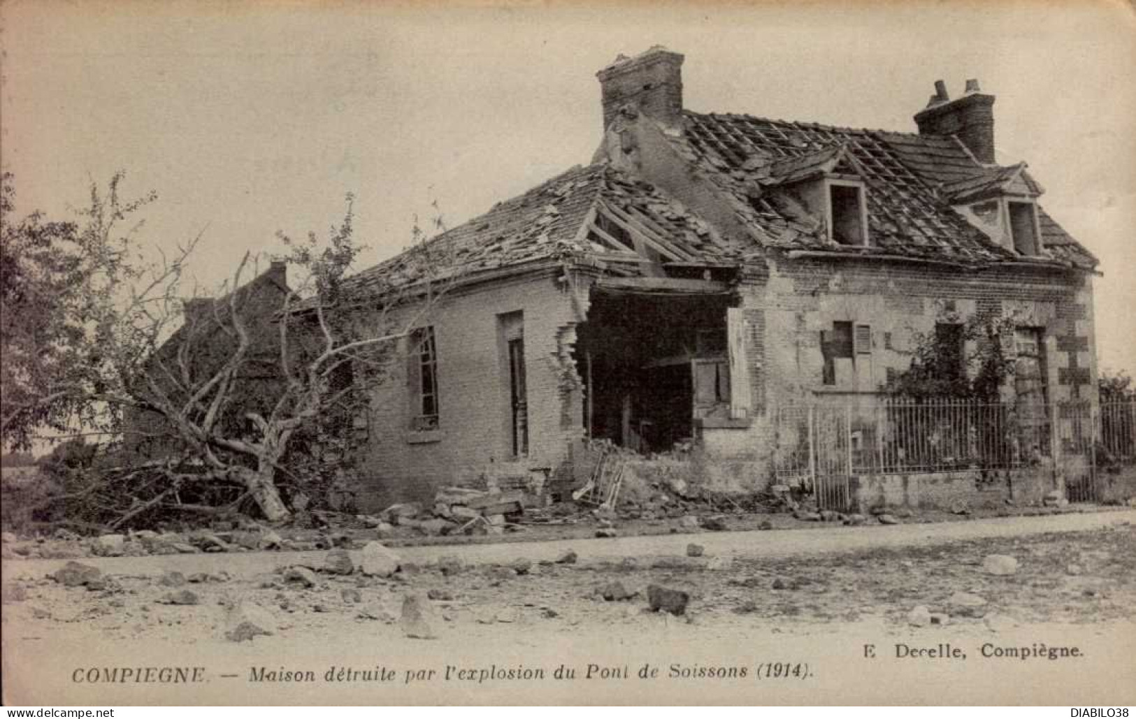 COMPIEGNE    ( OISE )    MAISON DETRUITE PAR L ' EXPLOSION DU PONT DE SOISSONS    ( 1914 ) - Weltkrieg 1914-18