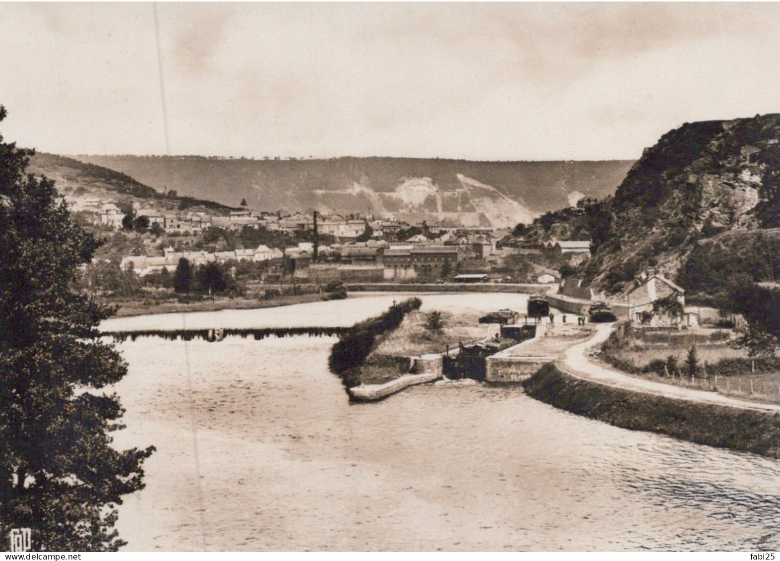 FUMAY VUE SUR LE MEUSE VERS L ECLUSE - Fumay