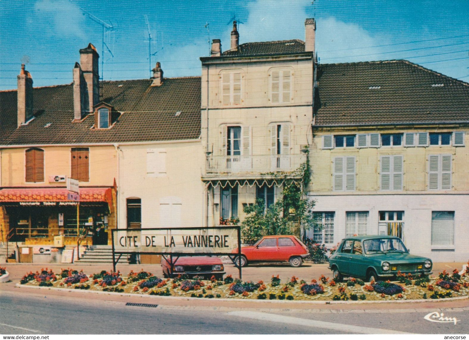 Fay- Billot Place De Verdun ( Cité De La Vannerie Voiture Commerce ) - Fayl-Billot