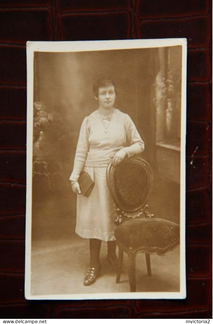 Carte Photo D'une Femme - Photographie