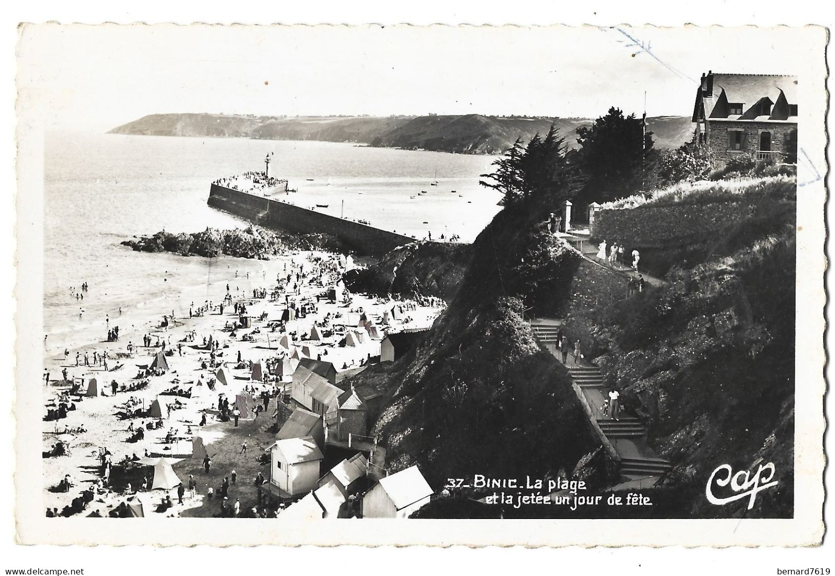 22 Binic -  La Plage Et La Jetee Un Jour De Fete - Binic