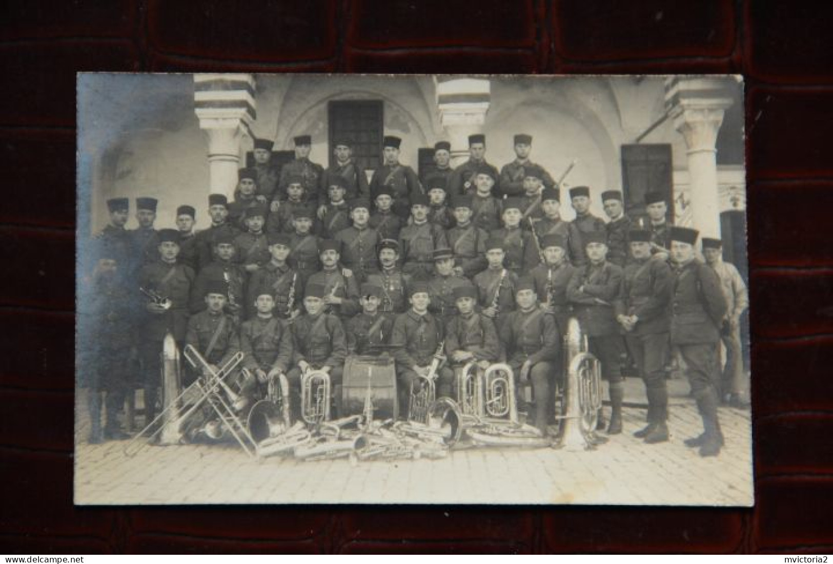 MILITARIA - TUNIS : Carte Photo Du Régiment Du 4ème ZOUAVE - Regimente