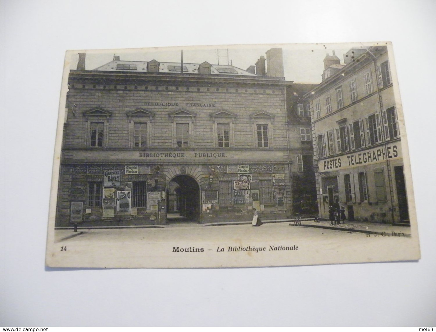 A546 . CPA. 03. MOULINS. (Allier). La Bibliothèque.  Beau Plan Animé  .écrite & Voyagée 1925 - Moulins