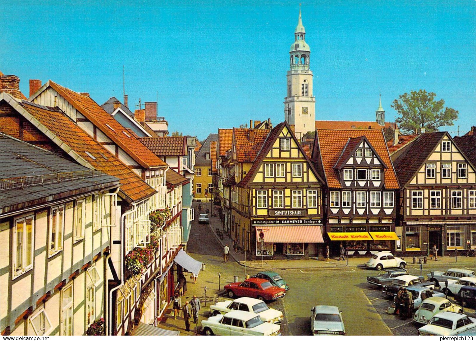 Celle - Vue Sur L'église - Celle