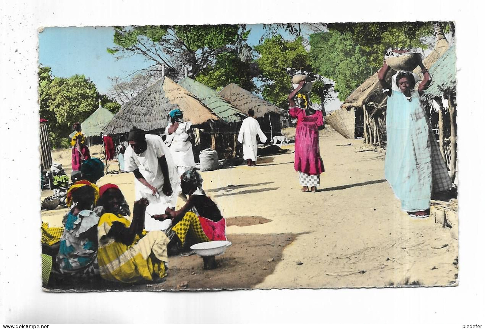 L' AFRIQUE EN COULEURS - Village Africain. Timbre De 25 F De L' Afrique Equatoriale Française - Gabun