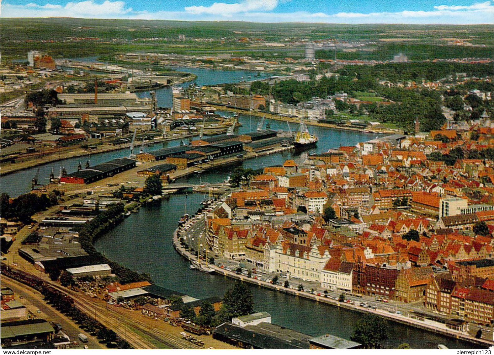 Lübeck - Vue Aérienne Sur Le Port Et La Ville - Lübeck