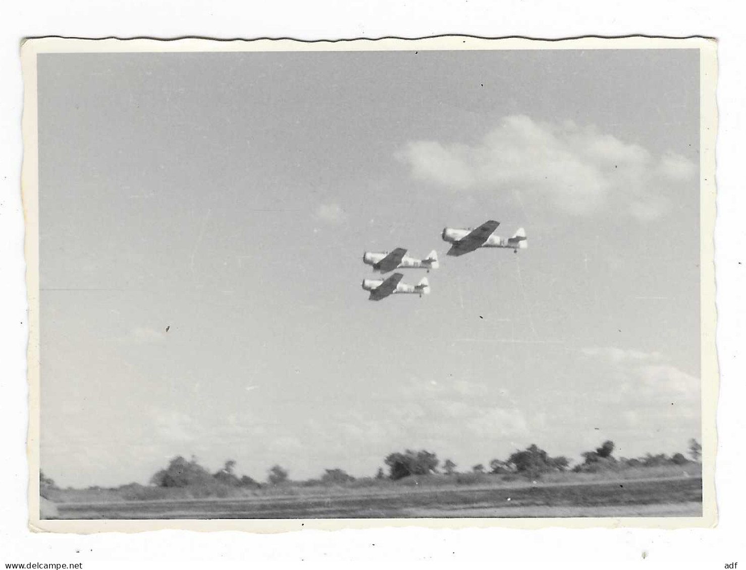 ANCIENNE PHOTO MEETING AERIEN 1957, AVIONS EN VOL, AVION, AVIATION, Format Environ 7,3 Cm Sur 10,3 Cm - 1946-....: Modern Era