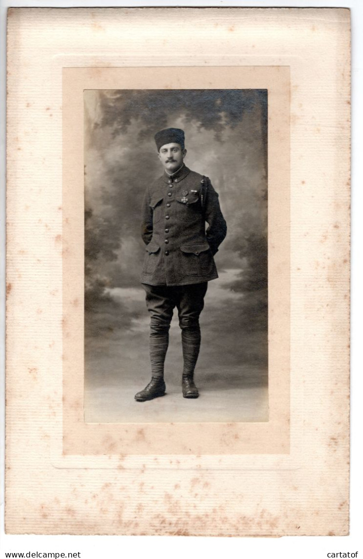 Photographie Des Grands Magasins Du Louvre . Militaire En Pied . 4è Régiment De Zouaves Ou Tirailleurs Tunisiens - Personnes Anonymes