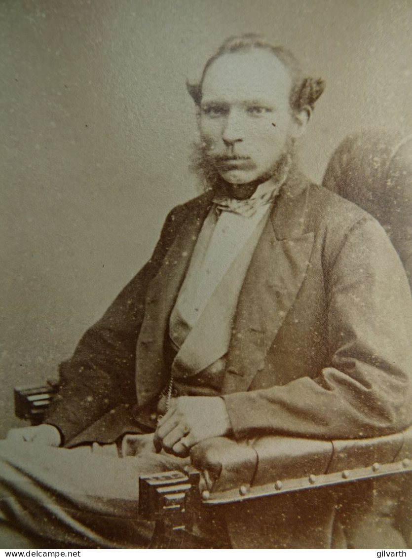 Photo CDV Phillips, Miles à Bristol  Homme Assis  Favoris Fins Et Frisés CA 1870-75 - L430 - Anciennes (Av. 1900)