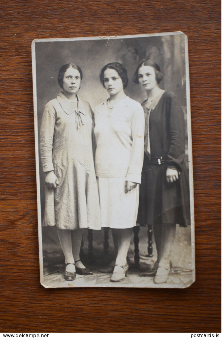 F2018 Photo Romania Studio Siegmund Packer Iasi Three Women - Fotografia