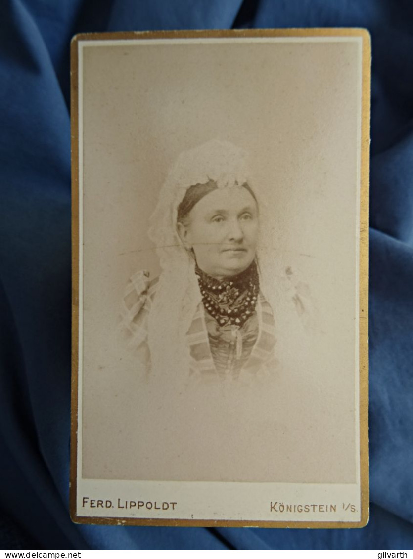 Photo CDV Ferd. Lippoldt à Königstein  Portrait Femme Coiffe En Dentelle, Collier De Perles  CA 1890 - L430 - Anciennes (Av. 1900)