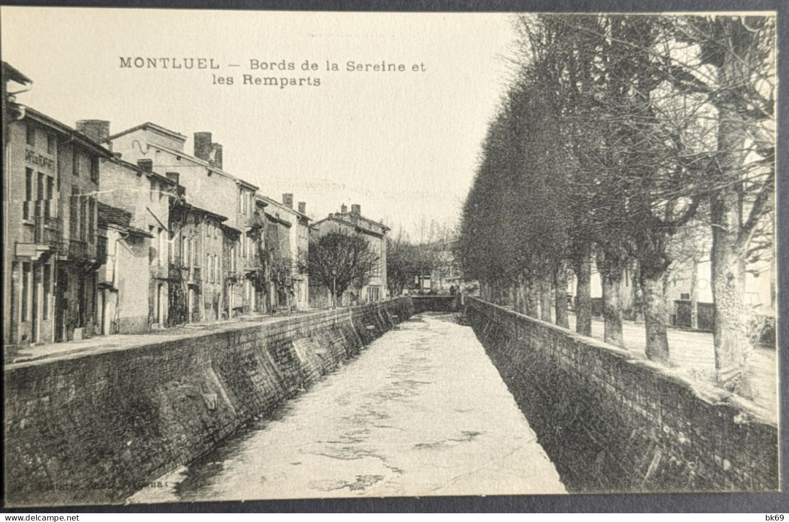 Montluel Bords De La Sereine Et Les Remparts - Montluel