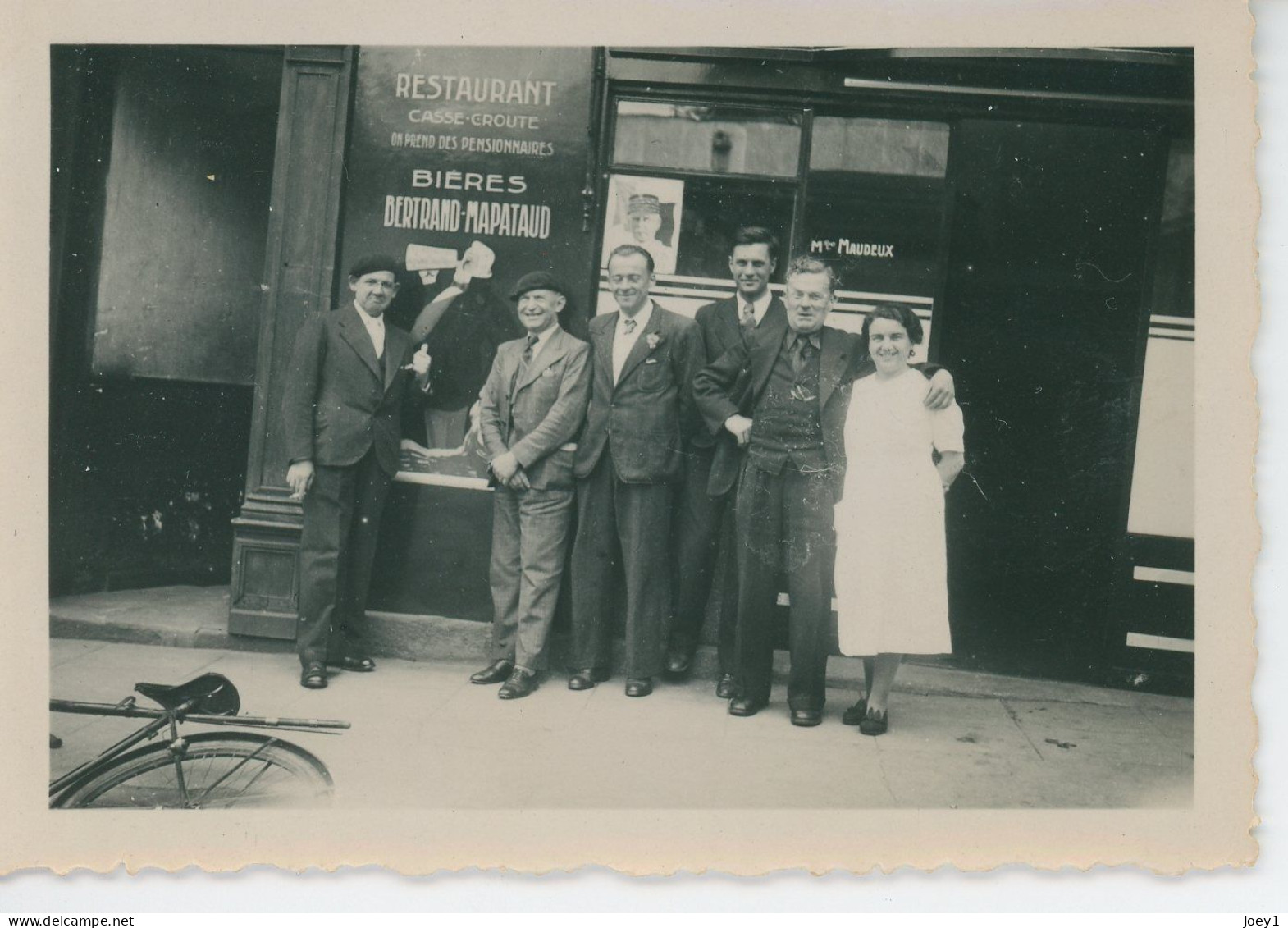 Photo Groupe Devant Restaurant Maudeux à Limoges En 1941,format 9/6 - Personas Anónimos