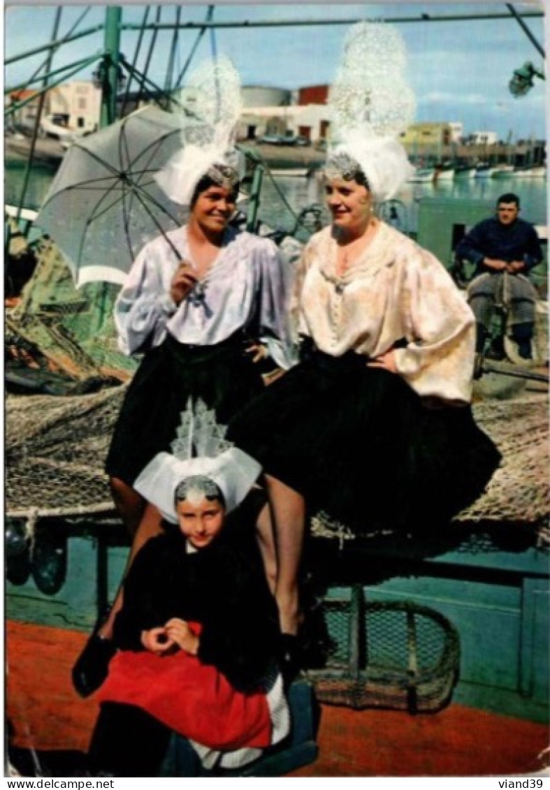 PAYS DE LOIRE. -  Sables D'Olonne. Costumes Sablais  En Famille. 1968 - Personajes