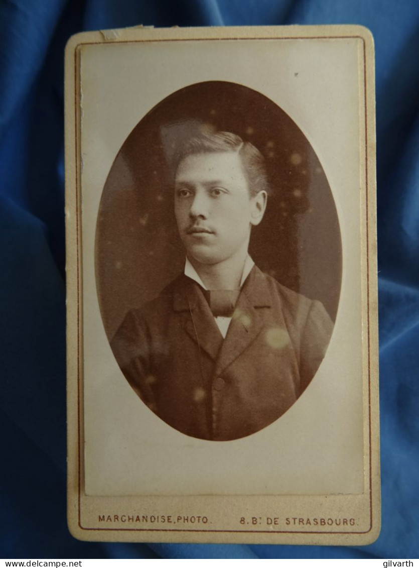 Photo Cdv Blanc à Paris - Jeune Homme, Portrait En Médaillon  Ca 1885 L678 - Old (before 1900)