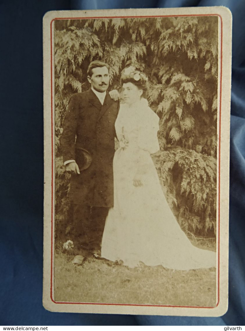 Photo Cdv Anonyme - Couple De Jeunes Mariés, Ca 1890 L431 - Old (before 1900)