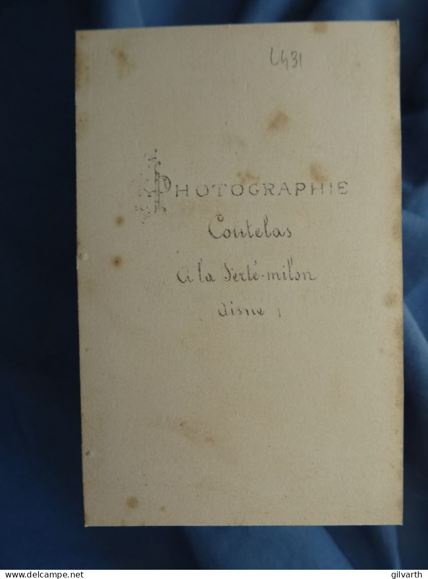 Photo Cdv Coutelas à La Ferté Milon - Jeune Femme En Pied, Second Empire Ca 1865 L431 - Old (before 1900)