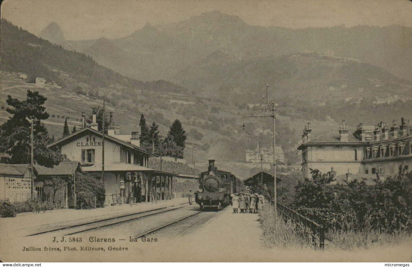 CLARENS - La Gare - Coins Usés - Stations With Trains