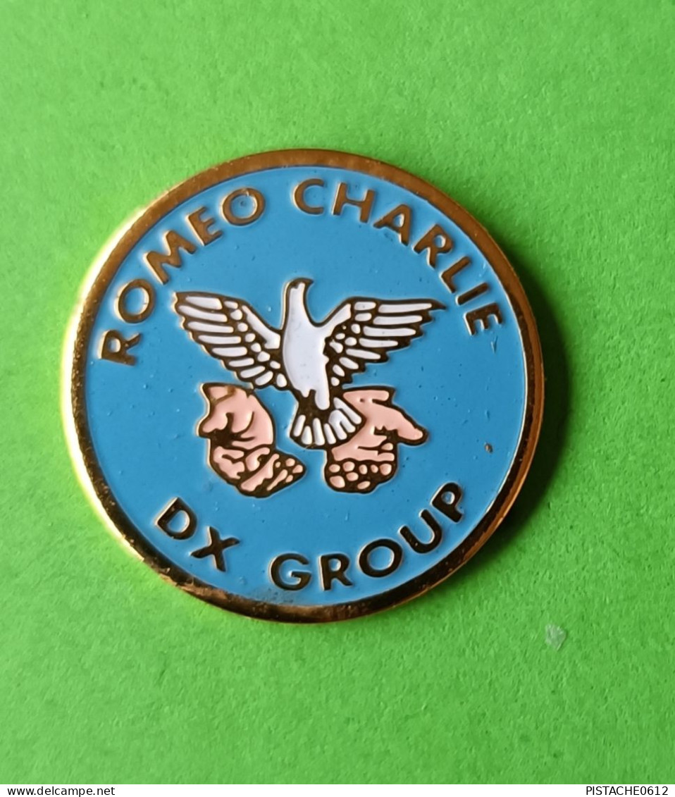 Pin's CB  Citizen-band Radio Communication Romeo Charlie  DX Group Radio - Mass Media