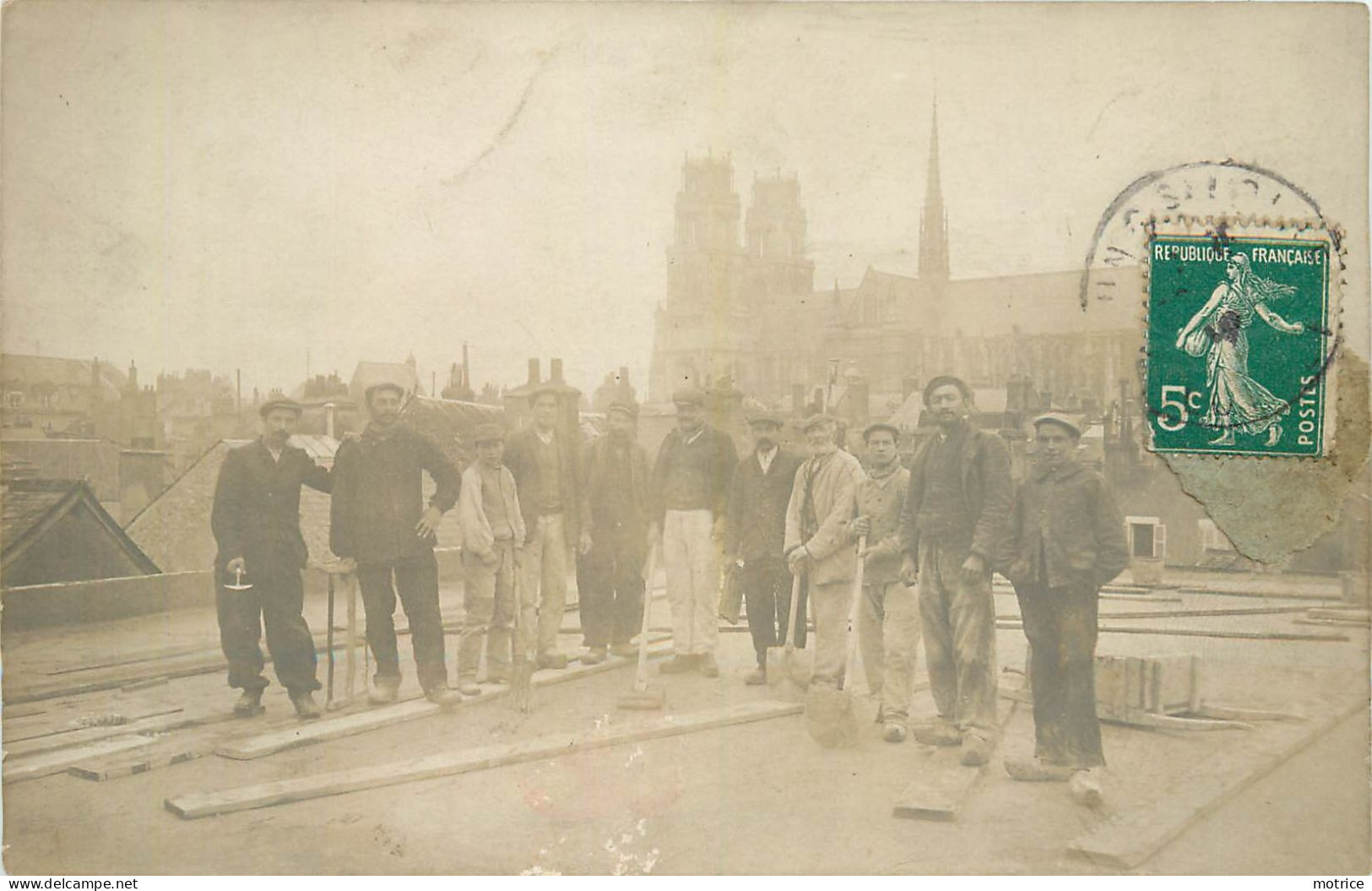 CARTE PHOTO - Maçons Au Travail, Cathédrale D'Orléans, Vue à Localiser. - Zu Identifizieren