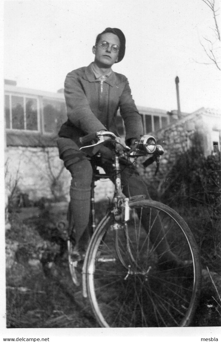 Photo -   Militaire De L' Armée De L' Air Sur Une Bicyclette.  (  Henri , Noel 1936 ) - Anonymous Persons