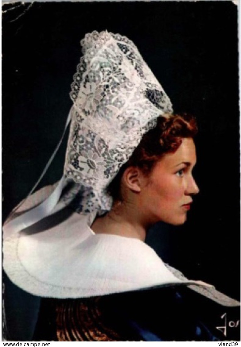 BRETAGNE. -  Coiffe De Rosporden Scaer Concarneau Fouesnant.   1965 - Costumes