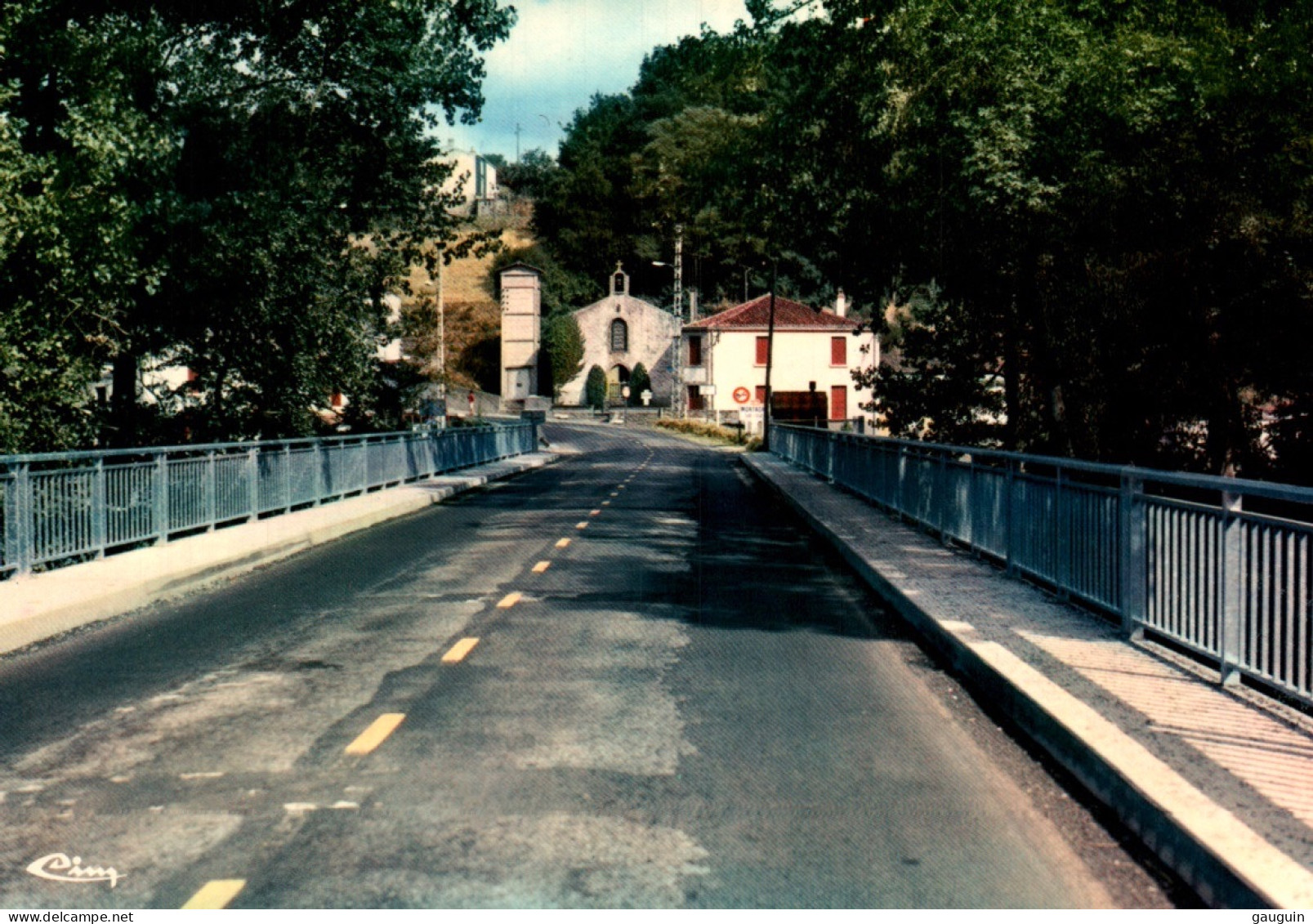 CPM - MORTAGNE S/SÈVRE - Le Nouveau Pont Sur La Sèvre Nantaise à L'entrée De La Ville - Edition Combier - Mortagne Sur Sevre